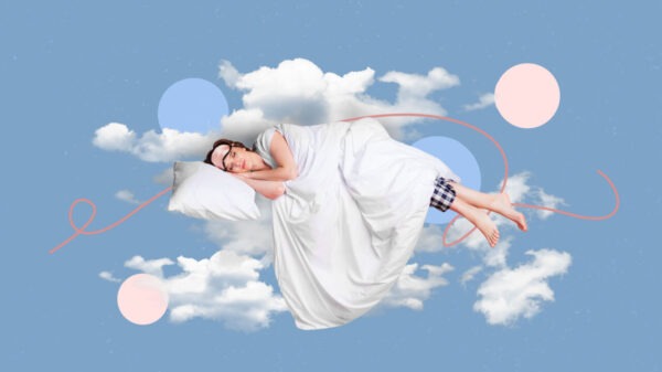 pessoa sonhando nas nuvens